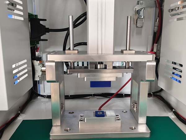 汽车倒车影像外壳气密...